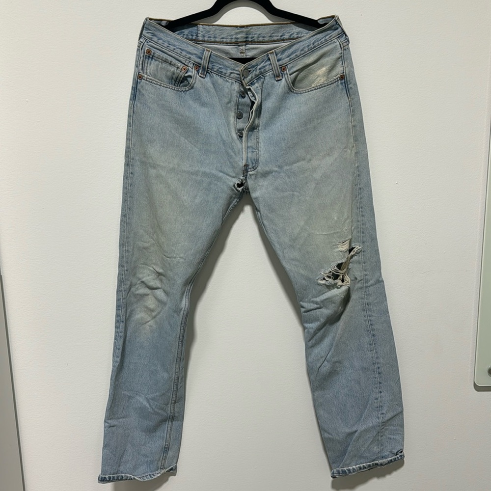 Vintage 501 Levi’s in light wash 32/34
